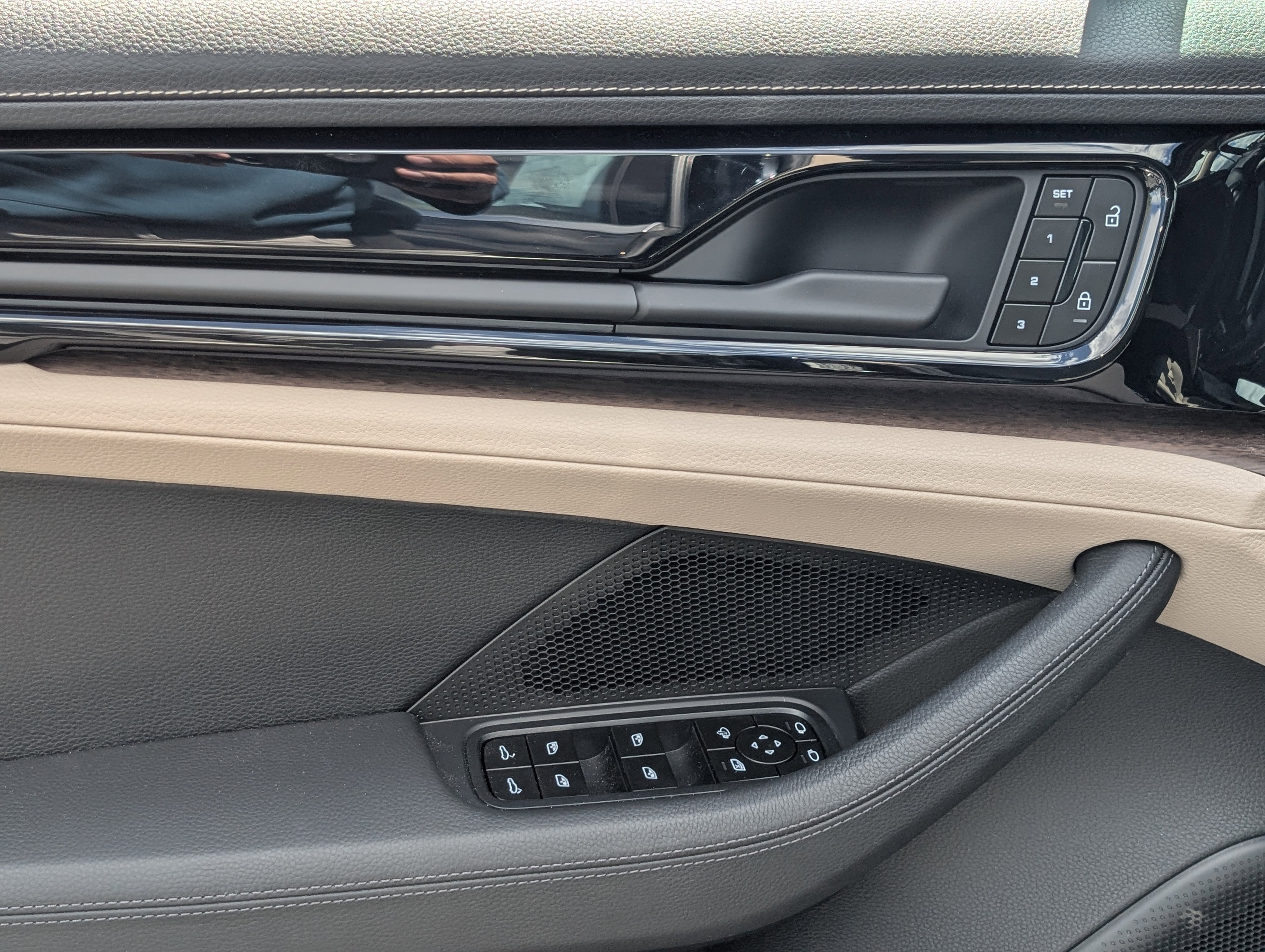 Certified 2025 Porsche Panamera 4 image 20