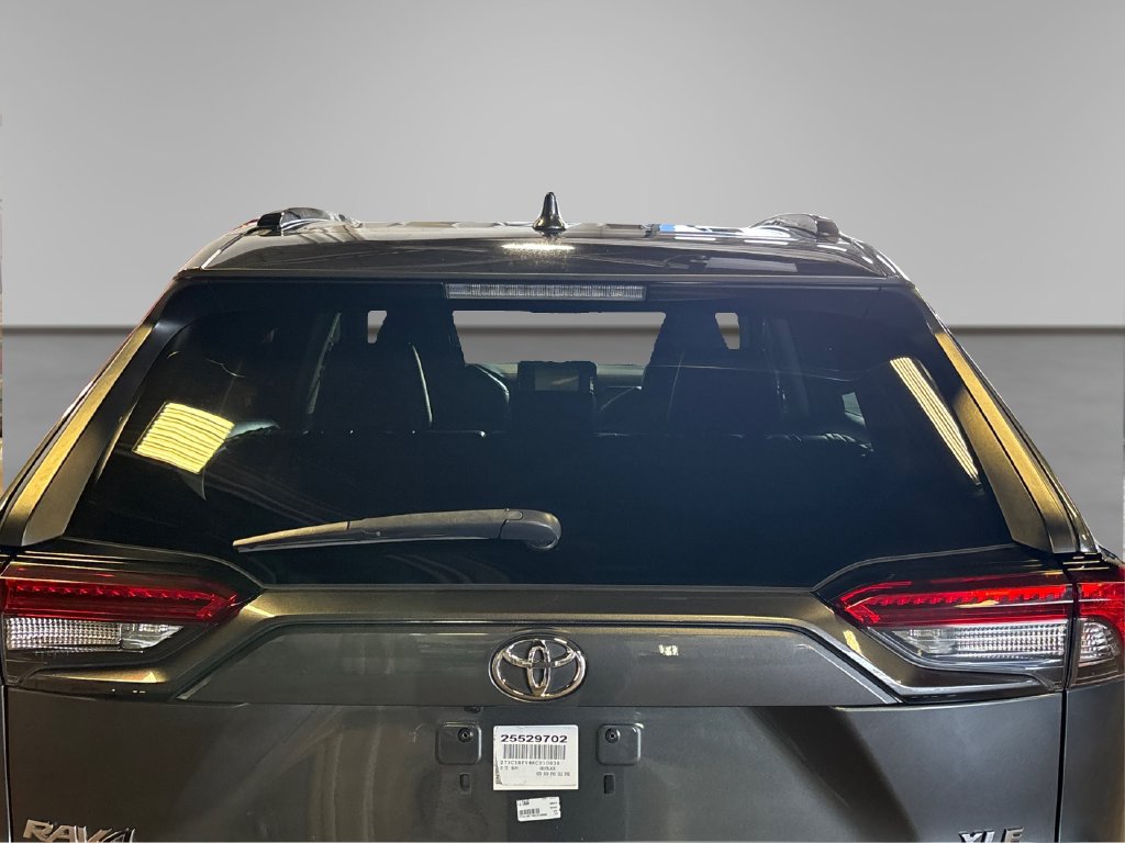 Used 2019 Toyota RAV4 XLE Premium FWD image 19
