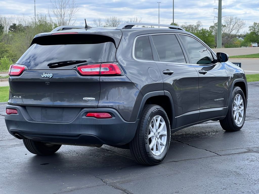 Used 2016 Jeep Cherokee Latitude AWD/4WD image 32