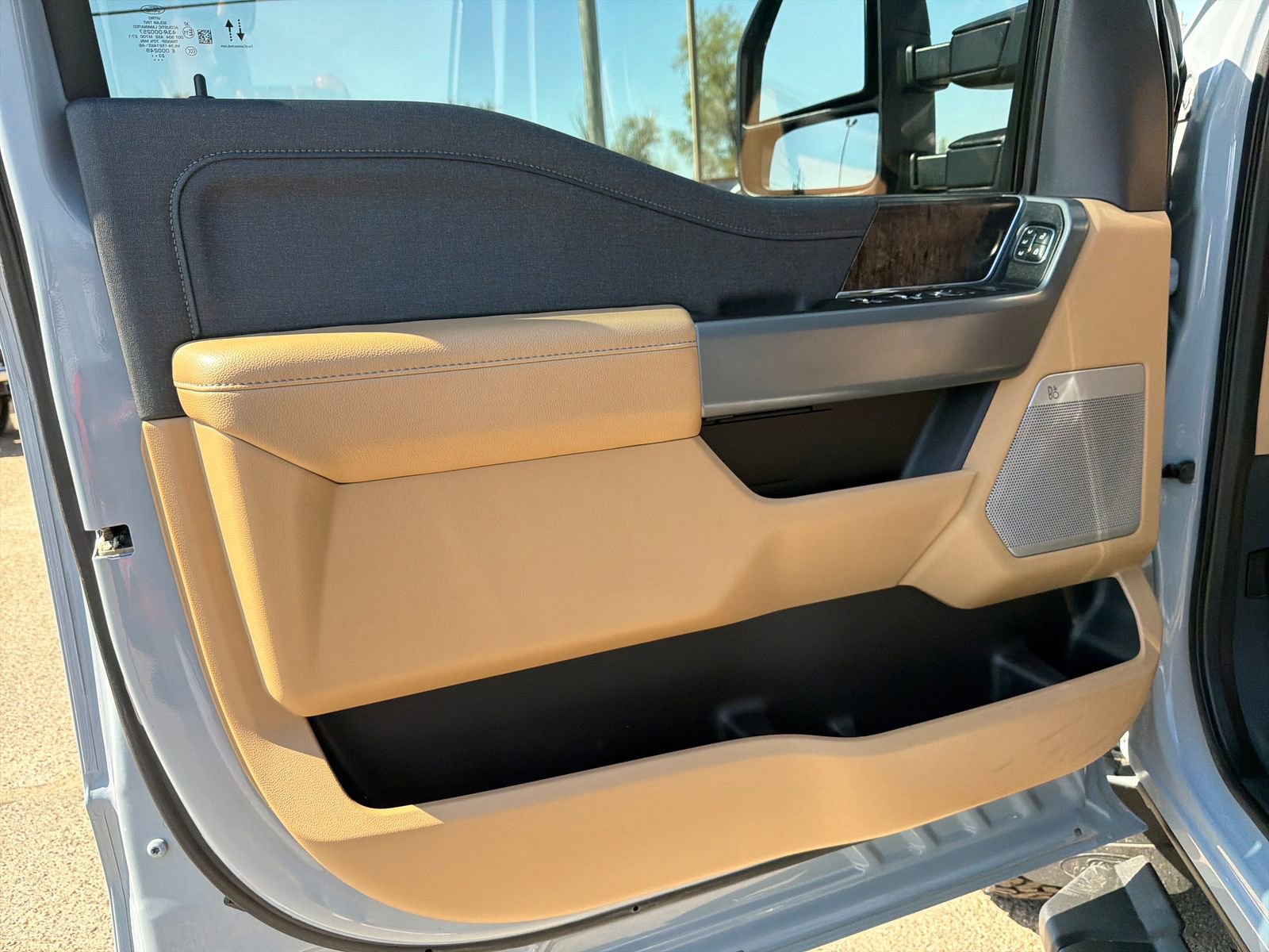 Used 2024 Ford F250 Lariat w/ Lariat Ultimate Package AWD/4WD image 15