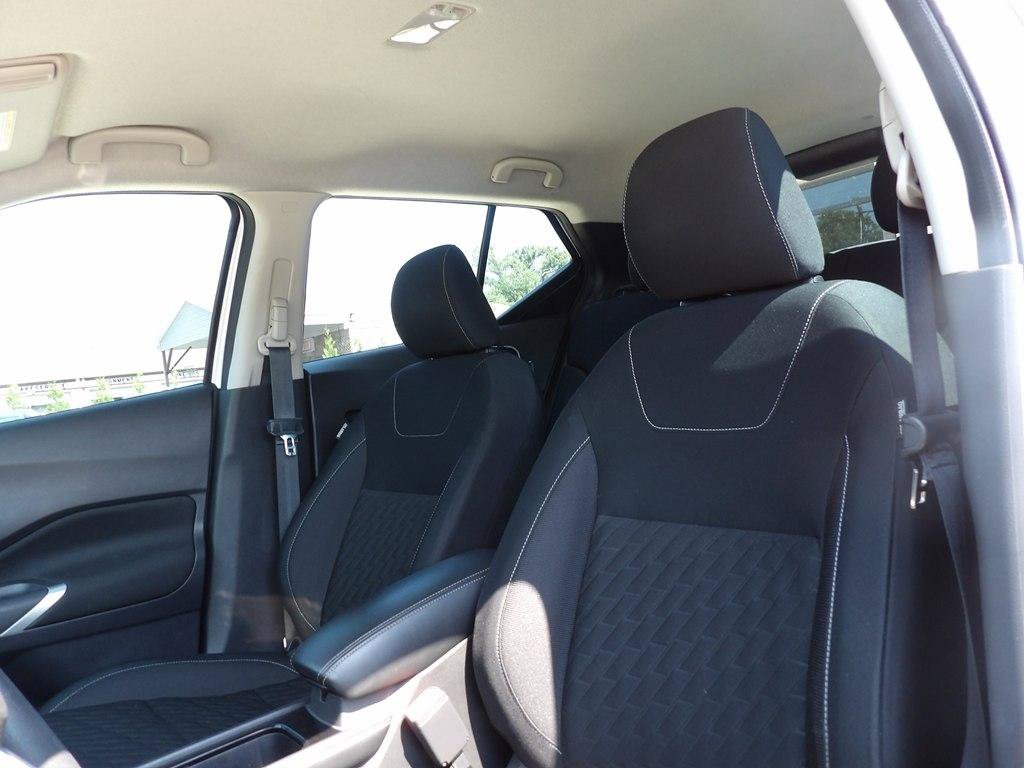 Used 2021 Nissan Kicks SV FWD image 11