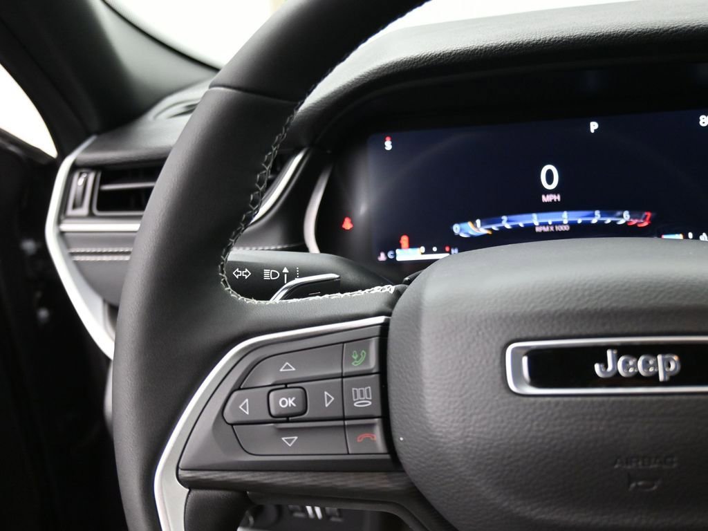 New 2025 Jeep Grand Cherokee L Laredo image 22