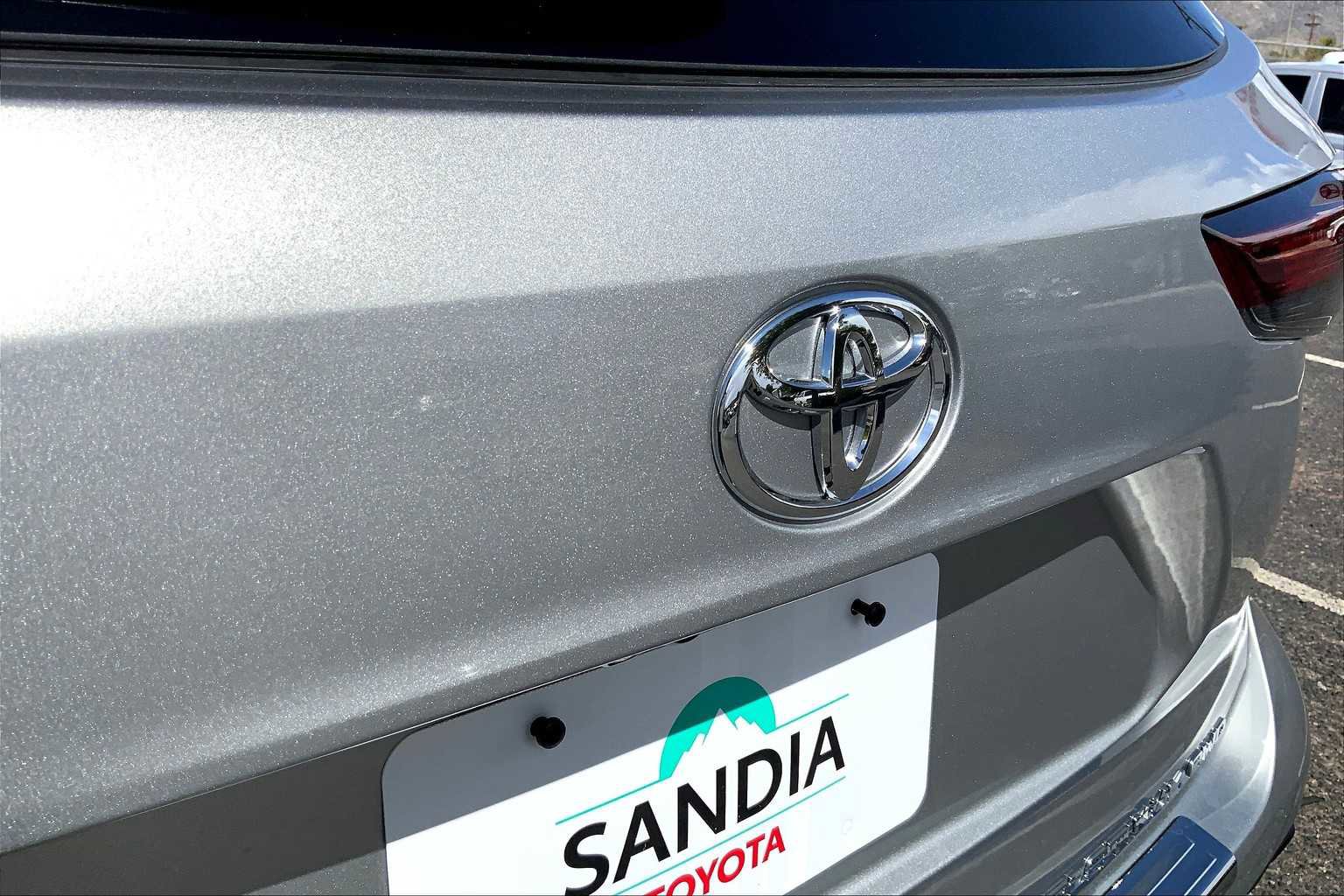 Used 2025 Toyota Highlander Platinum image 27