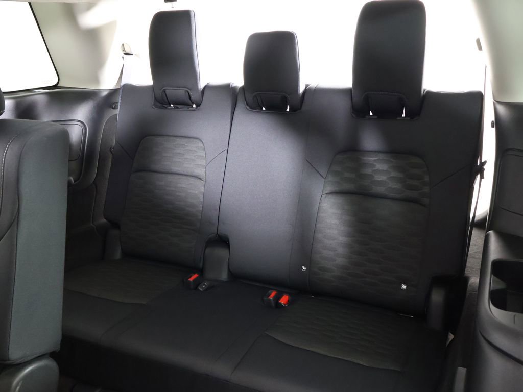 Used 2023 Nissan Pathfinder S image 32