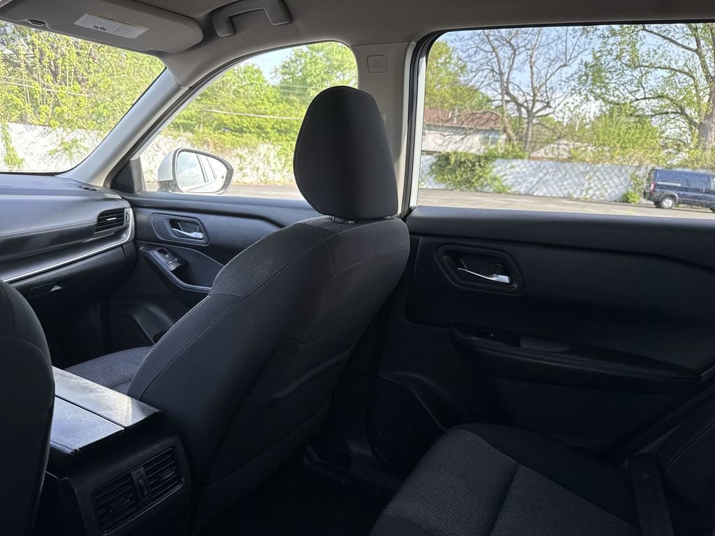 Used 2025 Nissan Rogue SV AWD/4WD image 11
