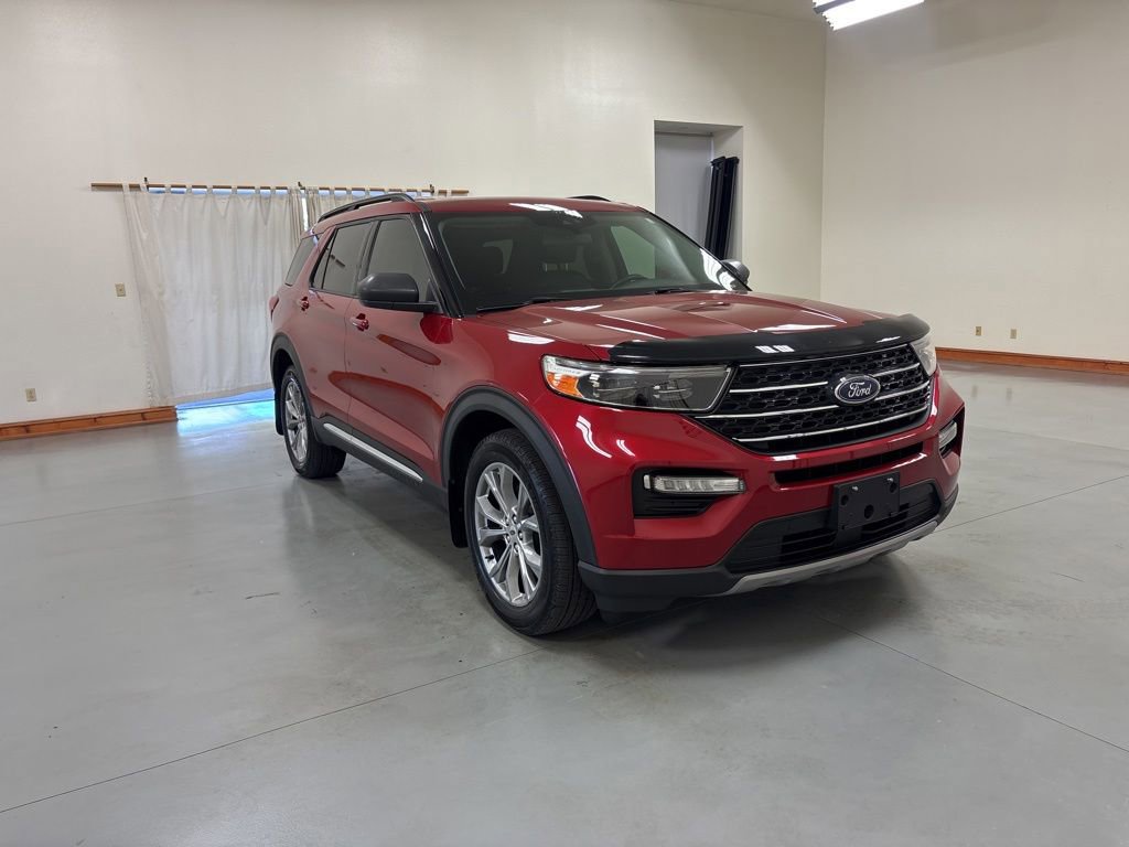 Used 2022 Ford Explorer XLT w/ Equipment Group 202A AWD/4WD image 2