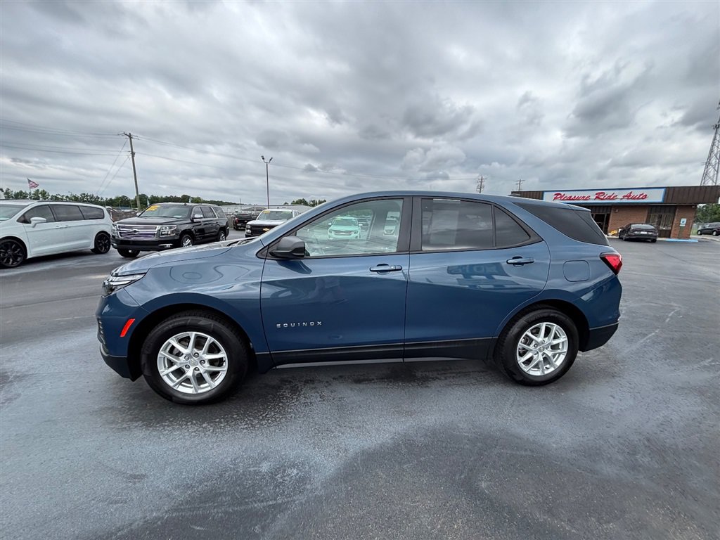 Used 2024 Chevrolet Equinox LS w/ LS Convenience Package FWD image 2