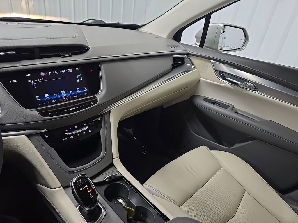 Used 2017 Cadillac XT5 Luxury w/ Driver Awareness Package image 27