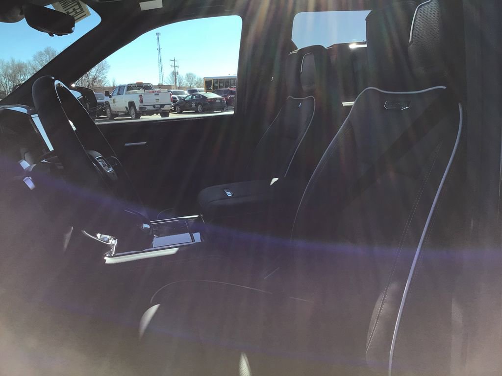 New 2026 GMC Yukon AT4 Ultimate w/ LPO, Illumination Package image 17