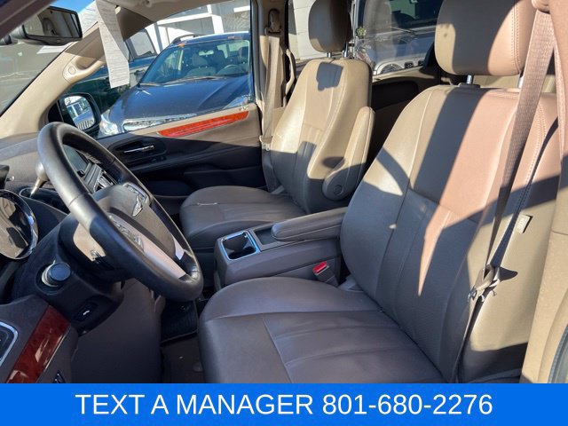 Used 2014 Chrysler Town & Country Touring-L w/ Driver Convenience Group FWD image 14