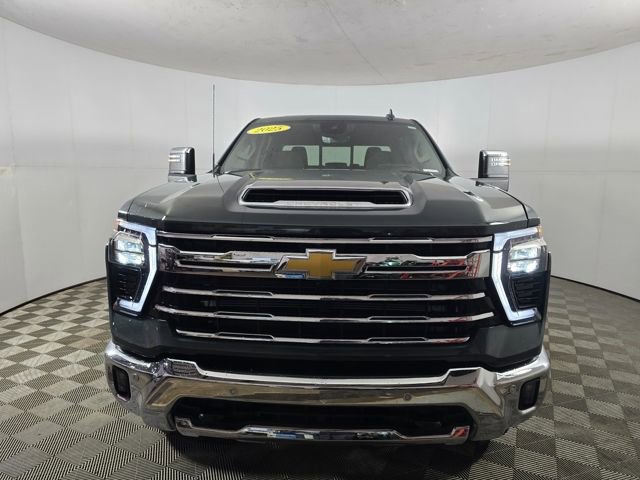 Used 2025 Chevrolet Silverado 3500 LTZ w/ LTZ Premium Package image 2