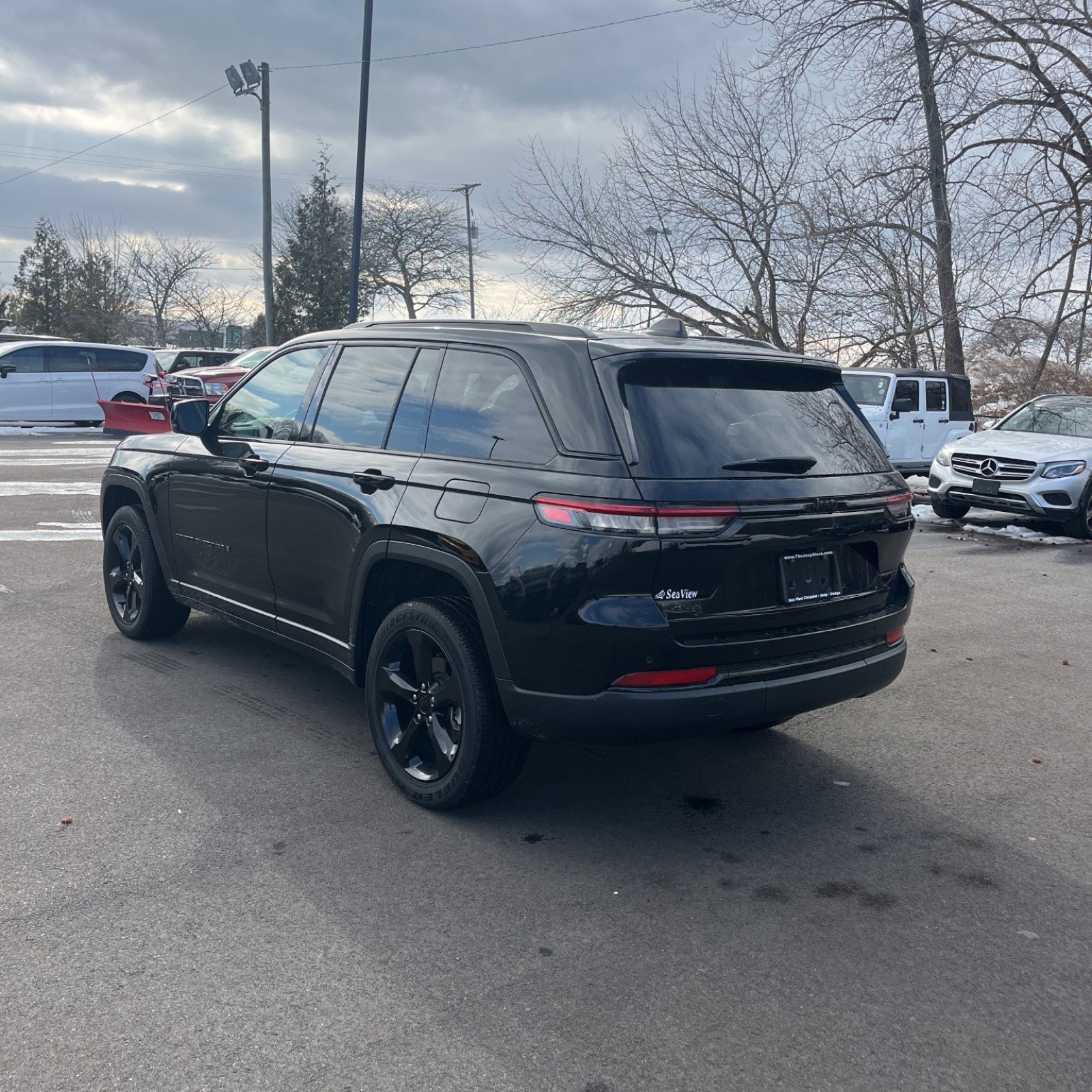 Used 2023 Jeep Grand Cherokee Altitude image 3
