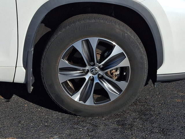 Used 2023 Toyota Highlander XLE image 8