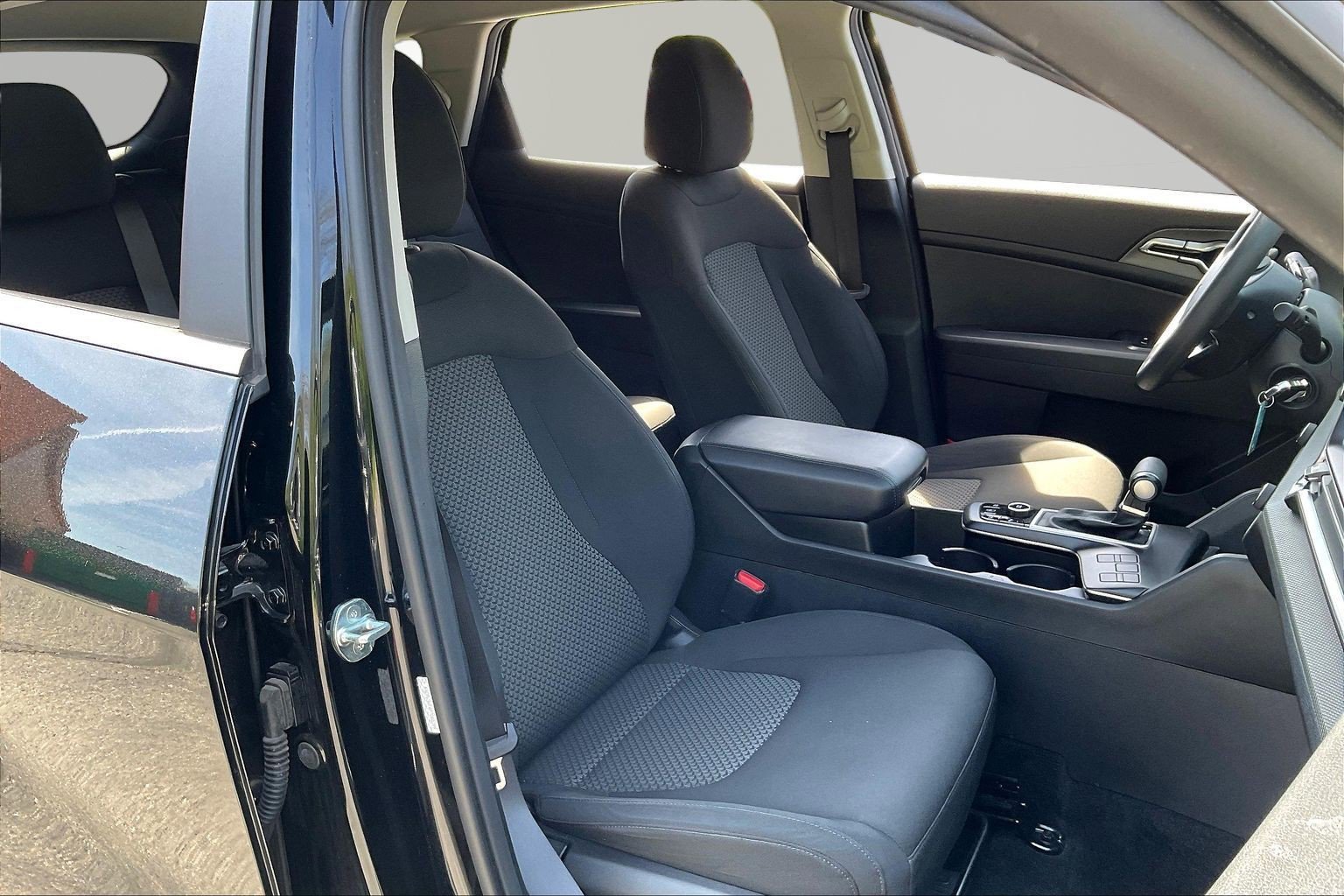 Used 2023 Kia Sportage LX image 29