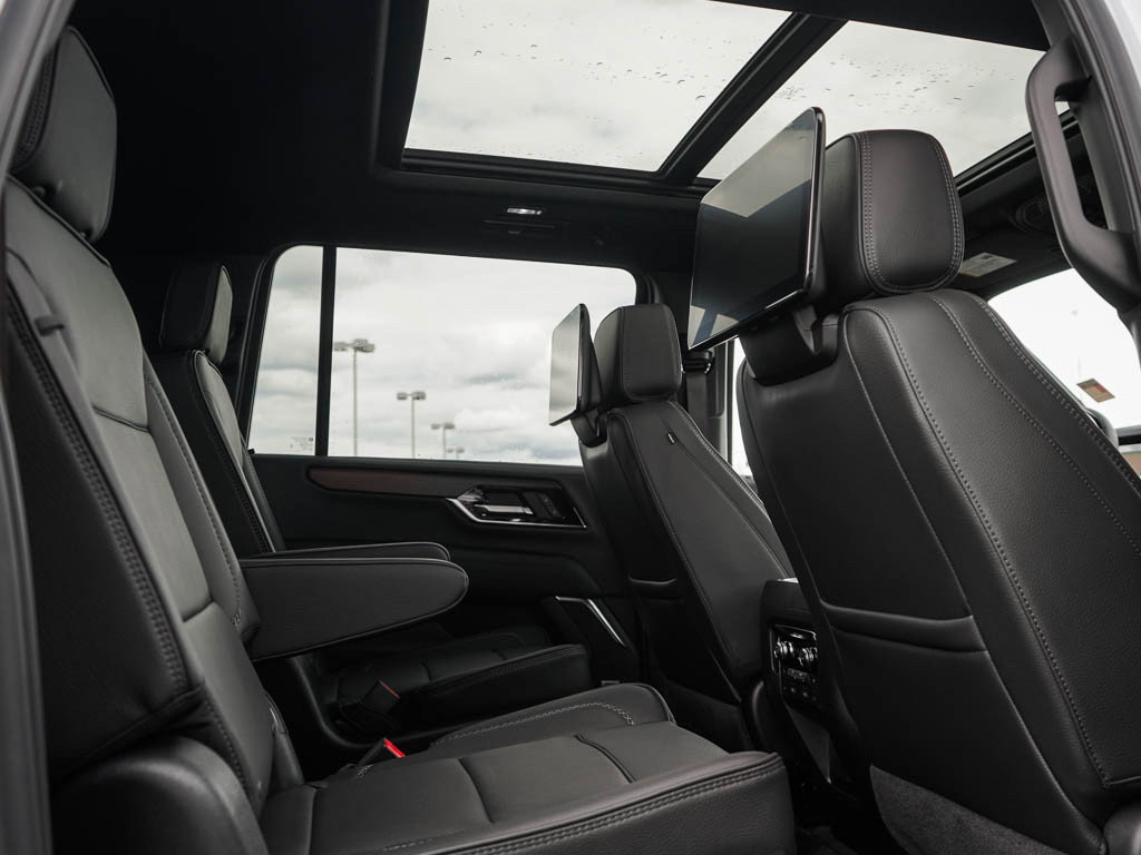 New 2026 GMC Yukon XL Denali w/ Denali Reserve Package AWD/4WD image 14