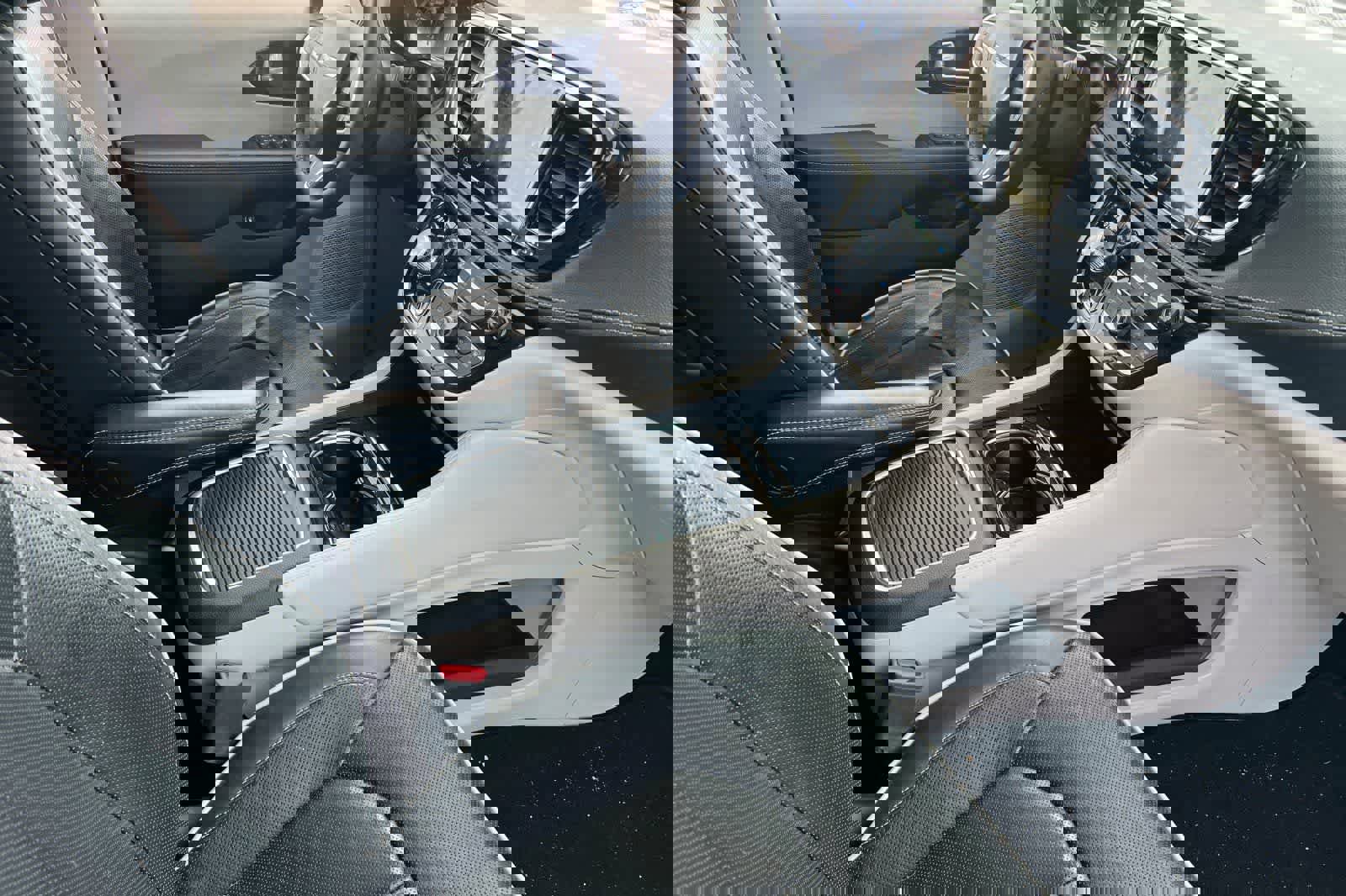 Used 2023 Chrysler Pacifica Limited image 19