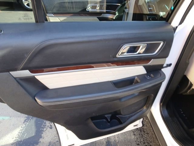 Used 2016 Ford Explorer Platinum image 12