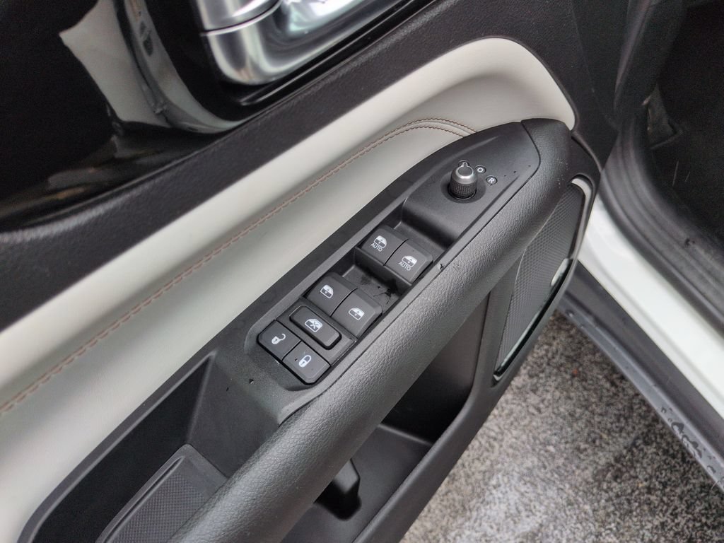 Used 2022 Jeep Compass Limited w/ Sun and Sound Group AWD/4WD image 11
