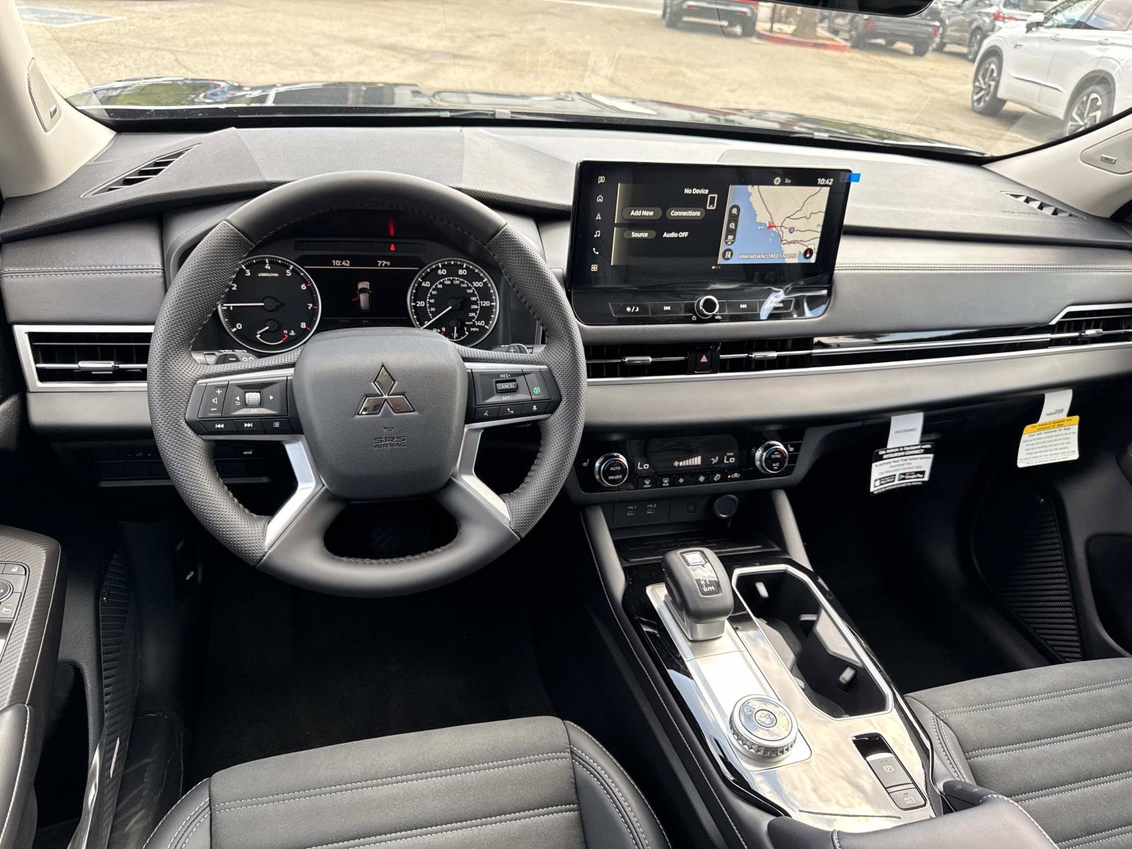 New 2025 Mitsubishi Outlander SE image 9