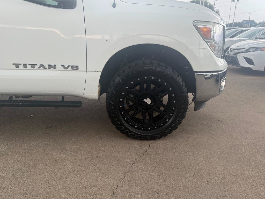 Used 2018 Nissan Titan SV RWD image 9