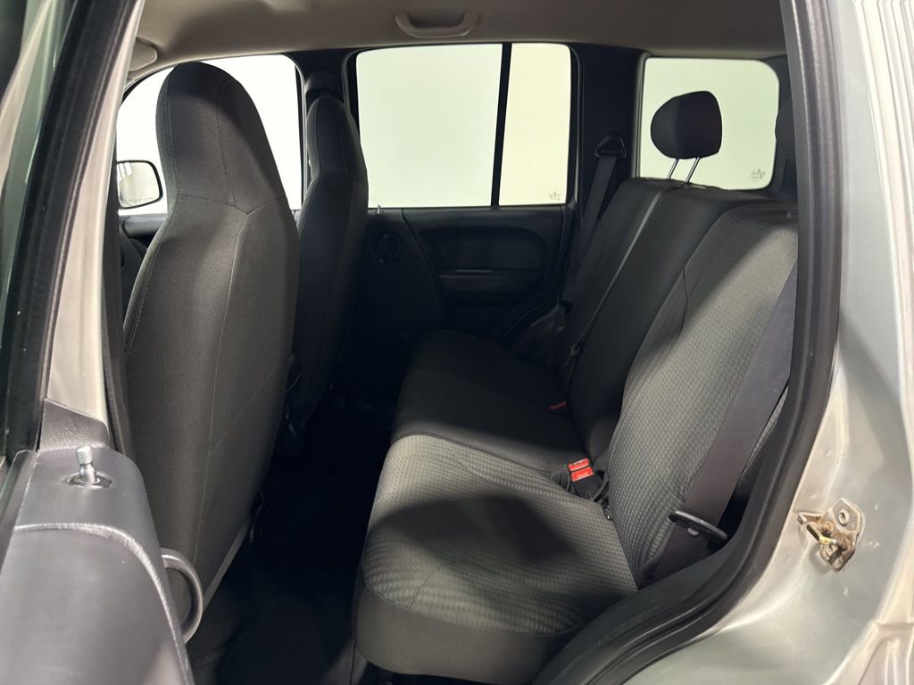 Used 2003 Jeep Liberty Sport image 3
