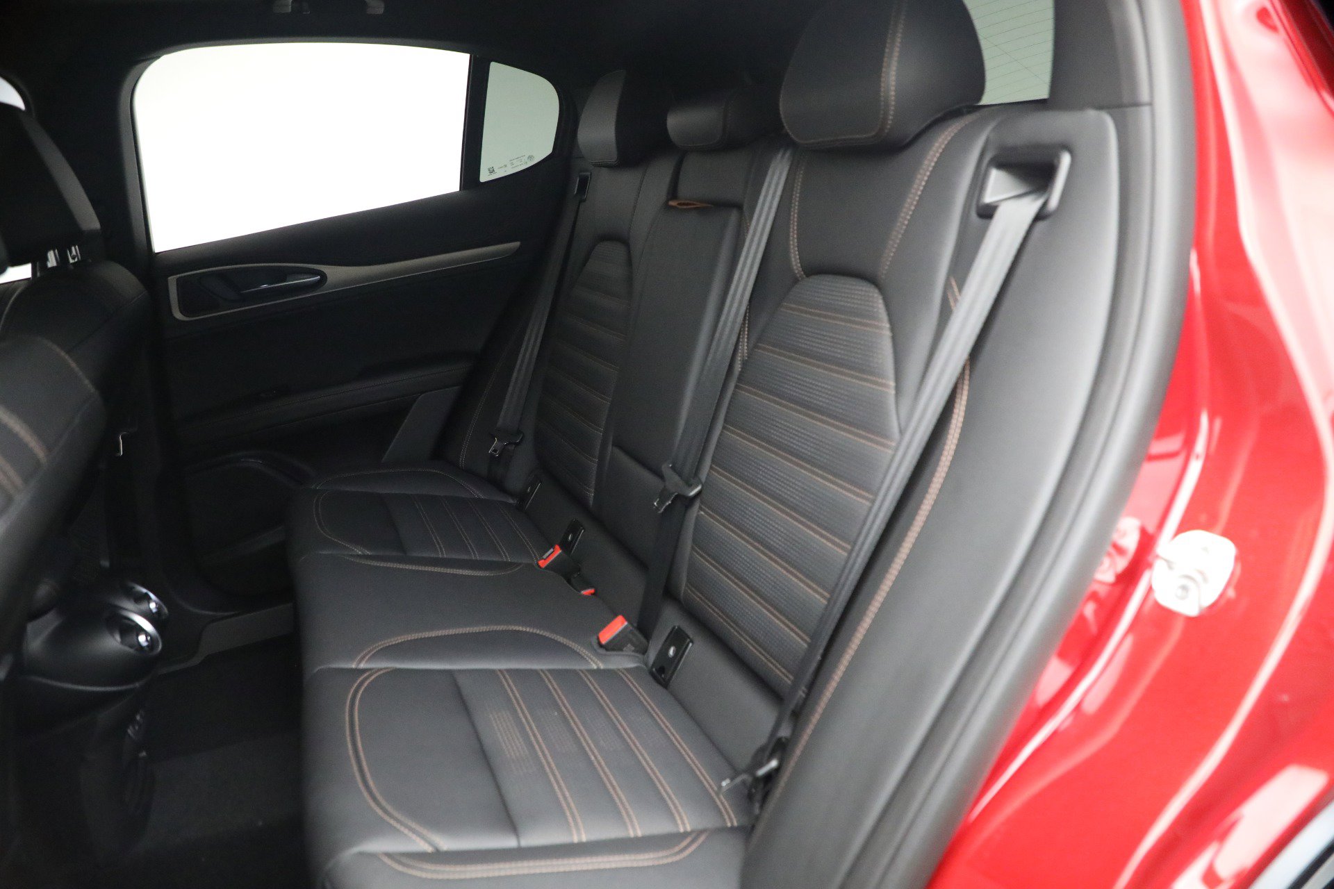 New 2025 Alfa Romeo Stelvio Sprint image 17