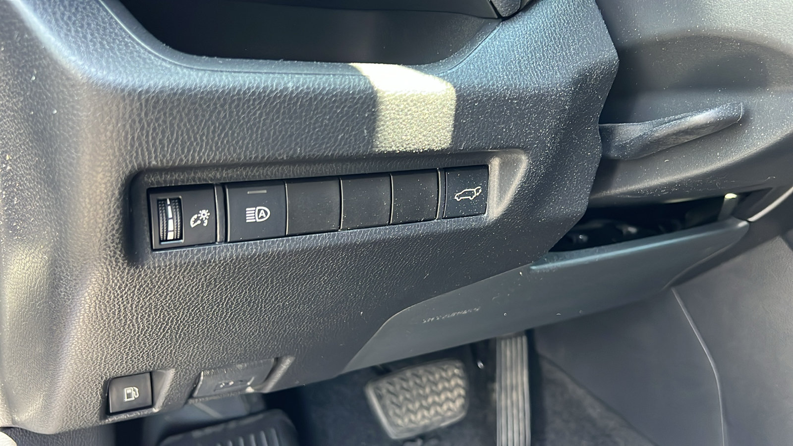Used 2021 Toyota RAV4 XLE w/ Convenience Package AWD/4WD image 28