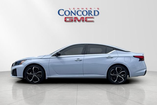 Used 2023 Nissan Altima 2.5 SR w/ SR Premium Package FWD image 7
