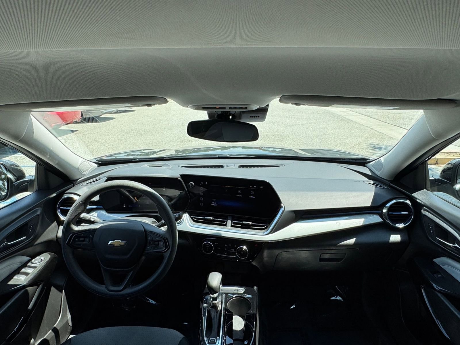 Used 2025 Chevrolet Trax LT FWD image 33