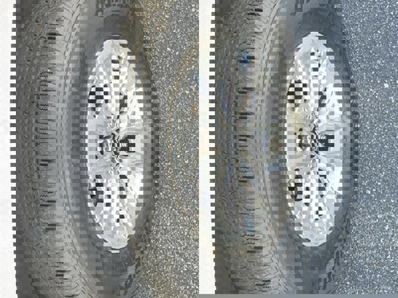 Used 2024 Nissan Frontier SV image 13