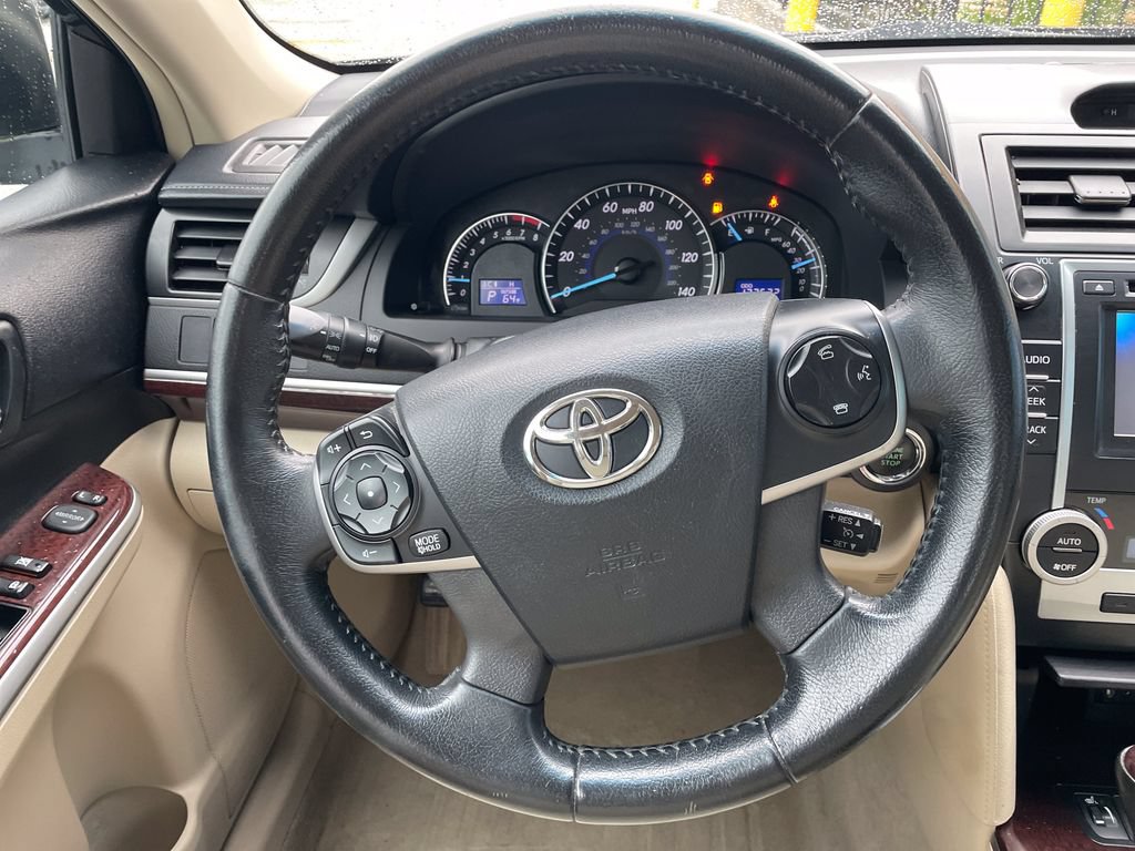 Used 2013 Toyota Camry XLE FWD image 16
