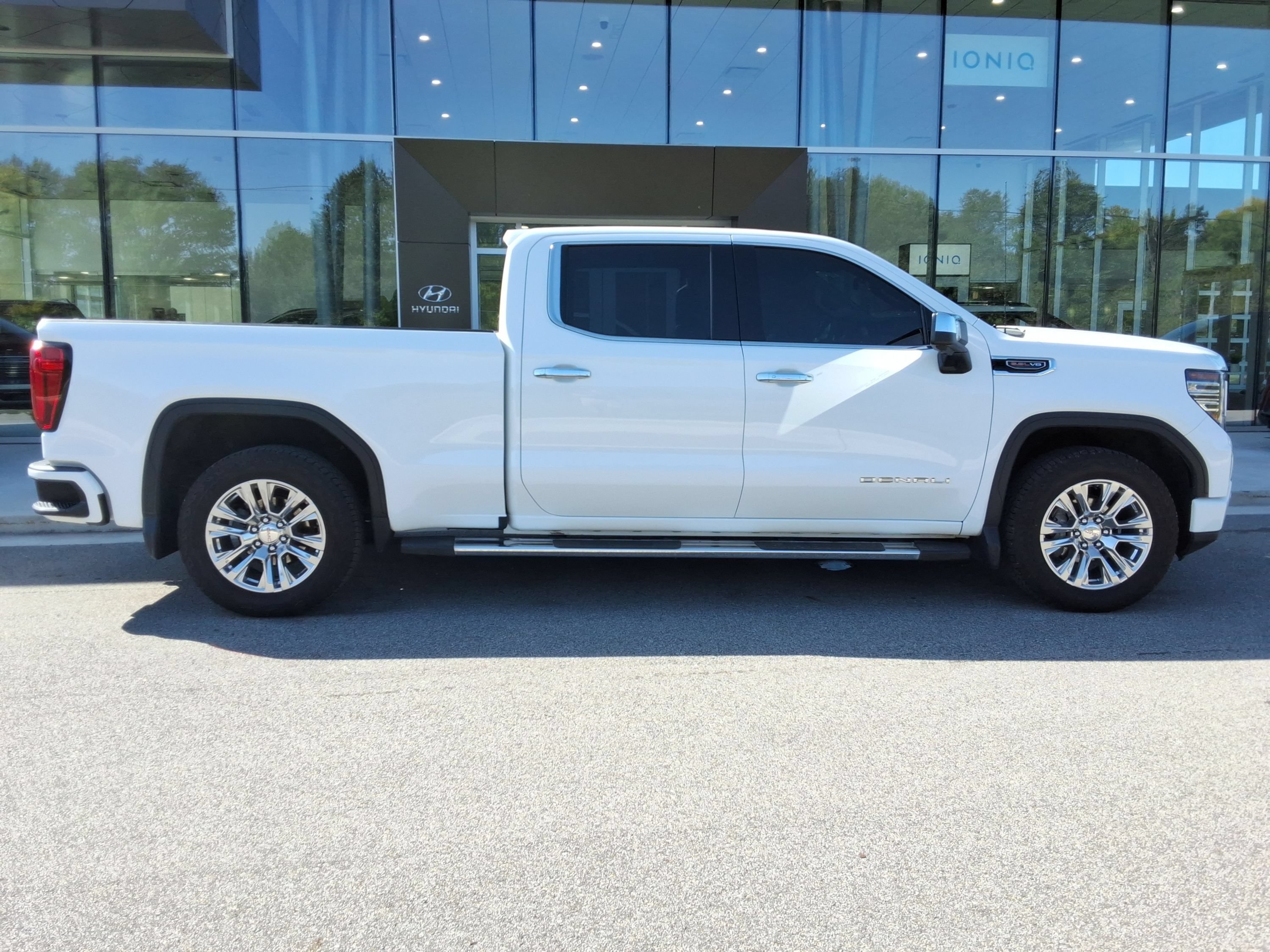 Used 2023 GMC Sierra 1500 Denali w/ Technology Package AWD/4WD image 22