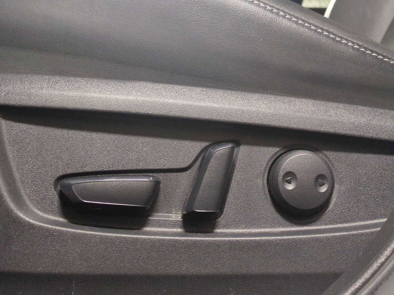 Used 2020 INFINITI QX50 Luxe w/ Navigation Package image 17