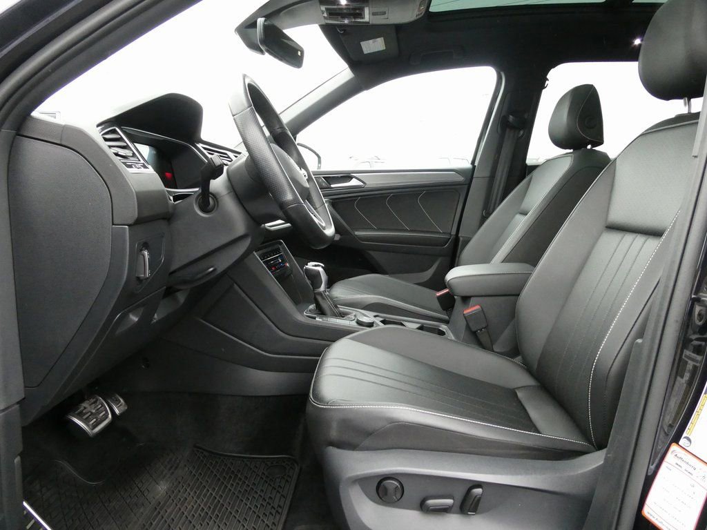 Used 2024 Volkswagen Tiguan SE R-Line image 17