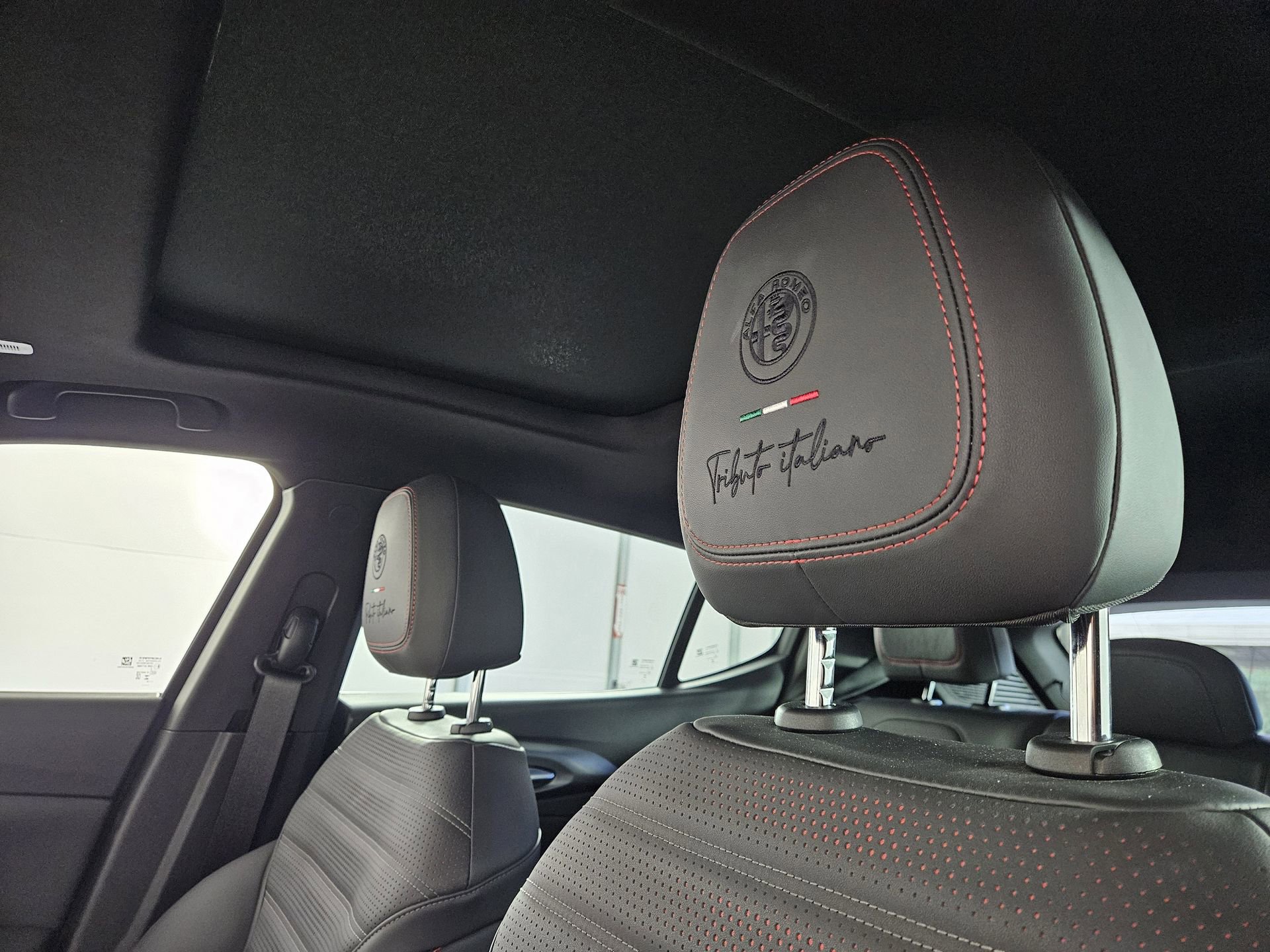 Used 2025 Alfa Romeo Tonale Tributo Italiano AWD/4WD image 19