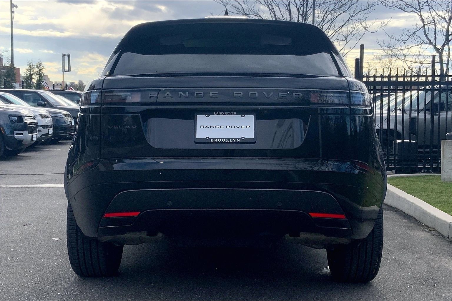 Used 2026 Land Rover Range Rover Velar Dynamic SE AWD/4WD image 4