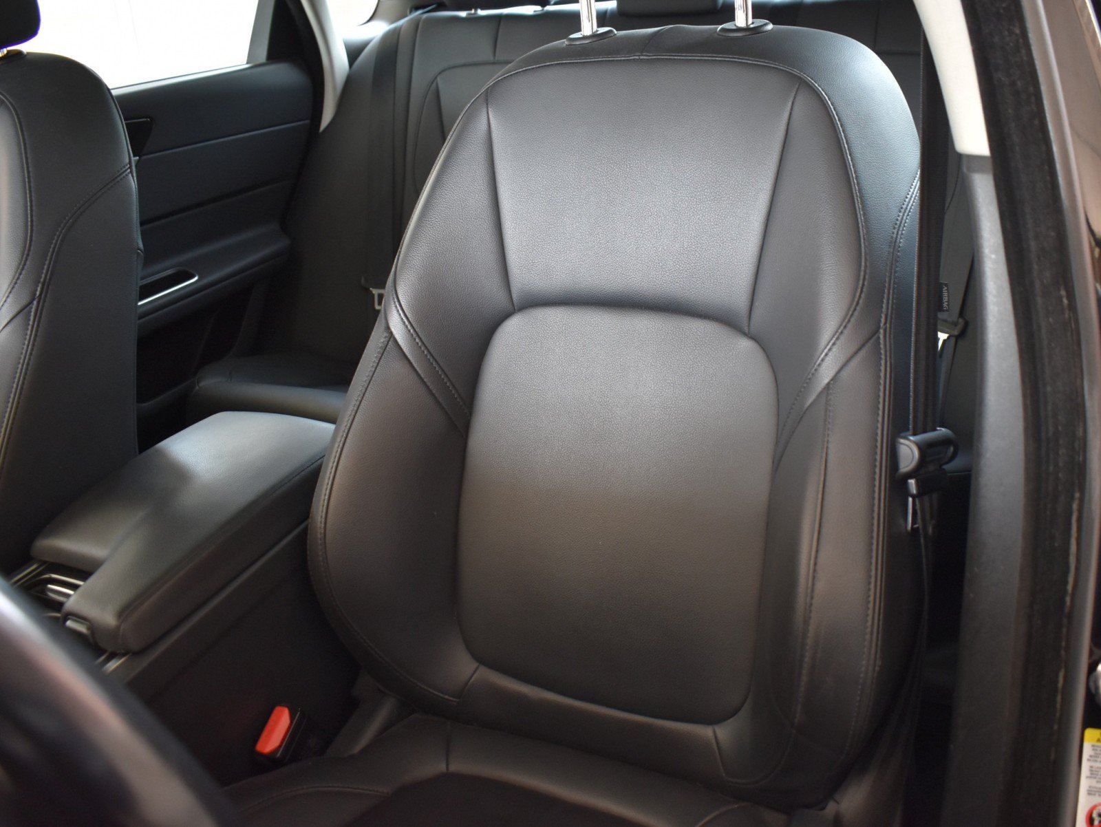 Used 2018 Jaguar XF AWD image 26