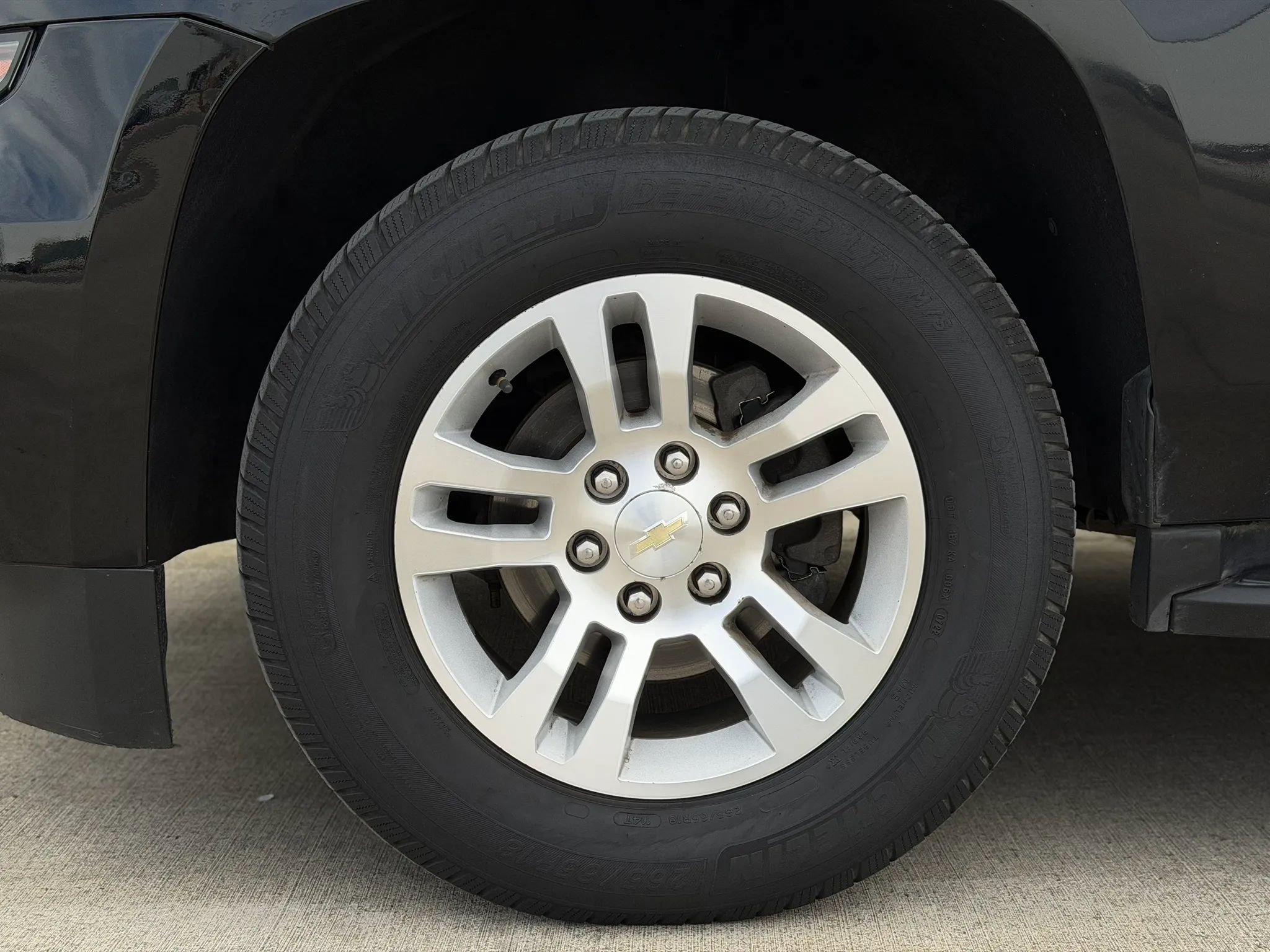 Used 2018 Chevrolet Suburban LT AWD/4WD image 35