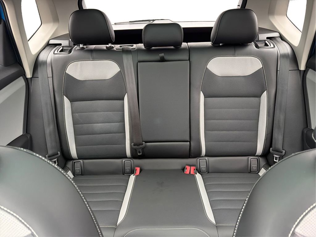 Used 2022 Volkswagen Taos SEL w/ Panoramic Sunroof Package image 15