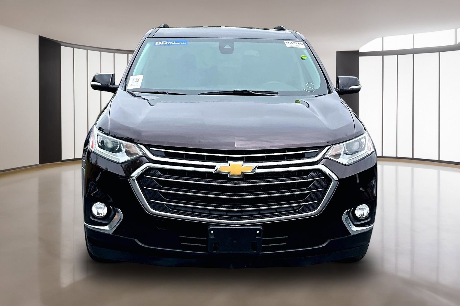 Used 2021 Chevrolet Traverse LT FWD image 2