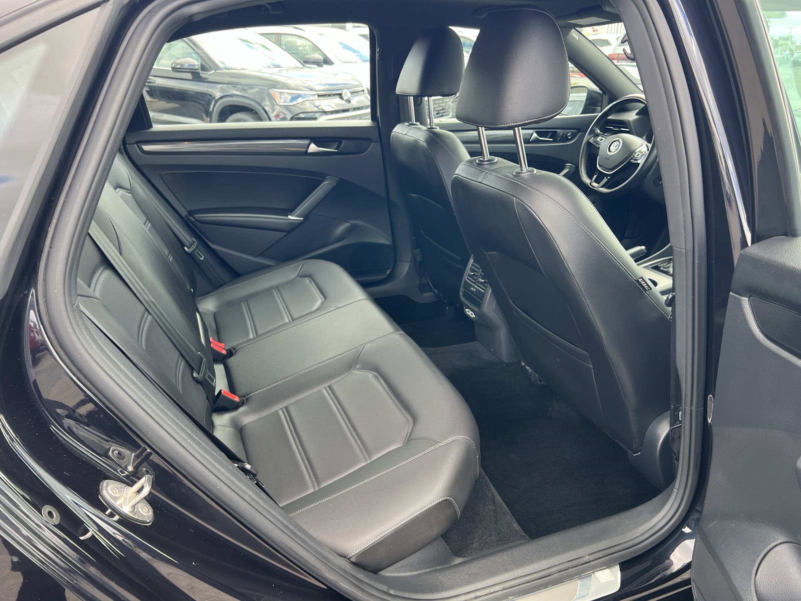 Certified 2022 Volkswagen Passat 2.0T R-Line image 31