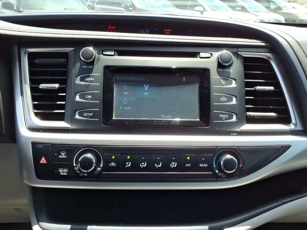 Used 2019 Toyota Highlander LE AWD/4WD image 11