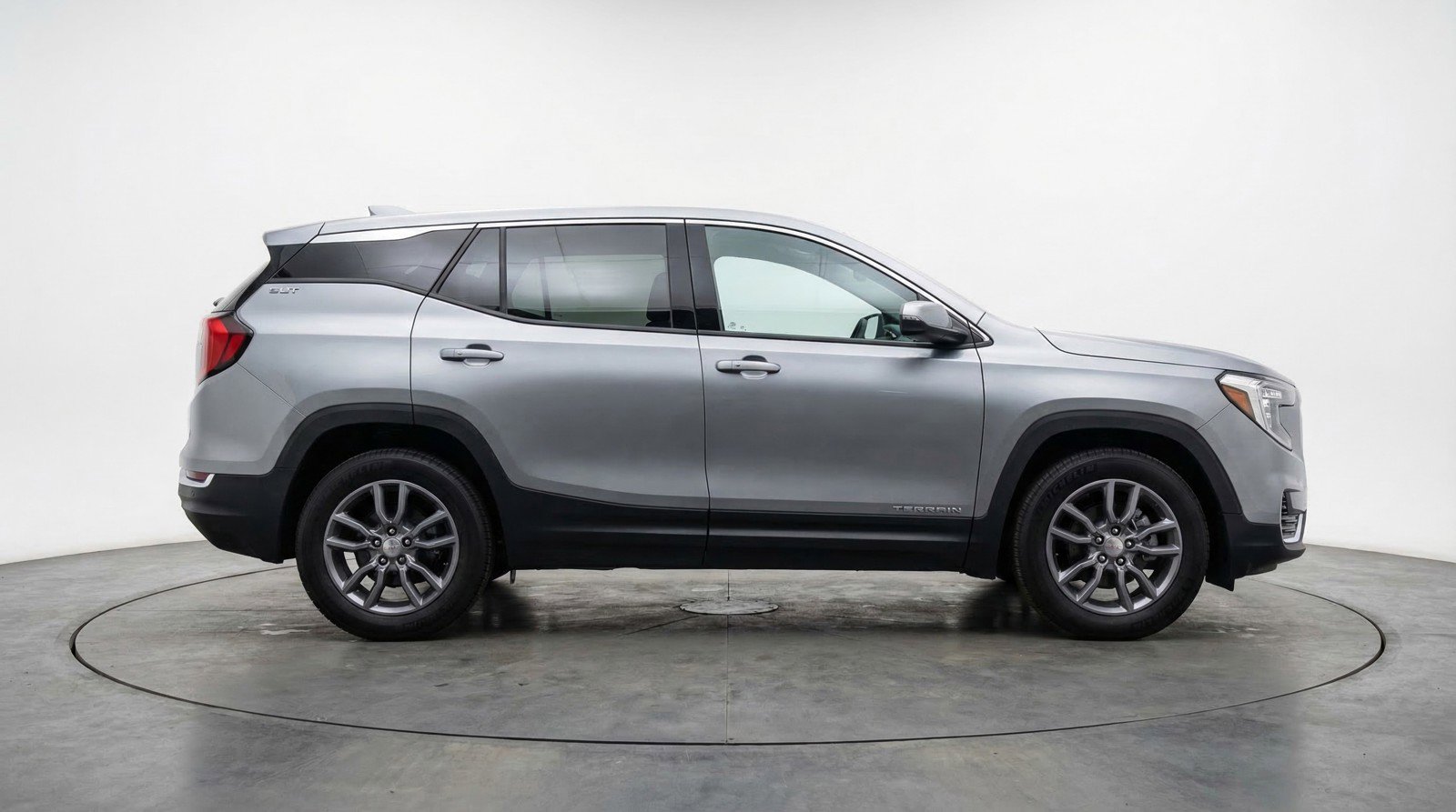 Used 2024 GMC Terrain SLT image 11