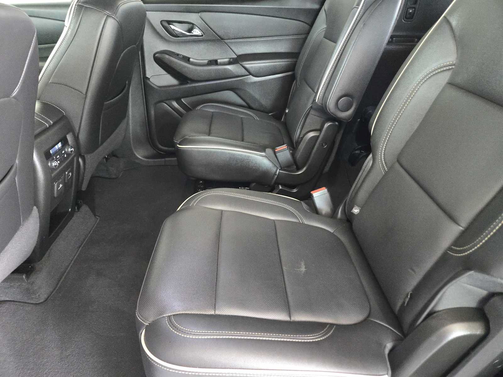 Certified 2023 Chevrolet Traverse Premier FWD image 30
