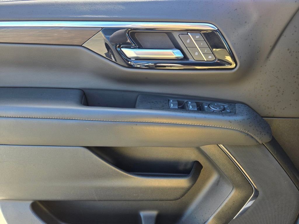 Used 2025 Chevrolet Tahoe LT AWD/4WD image 19