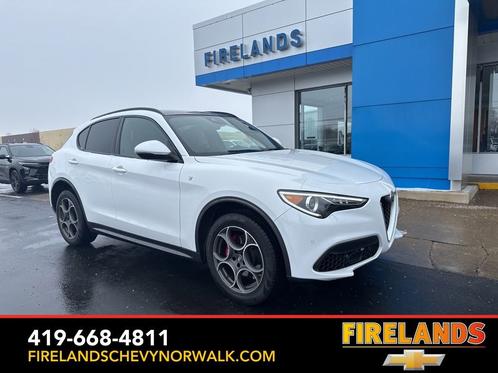 Used 2022 Alfa Romeo Stelvio Ti image 1