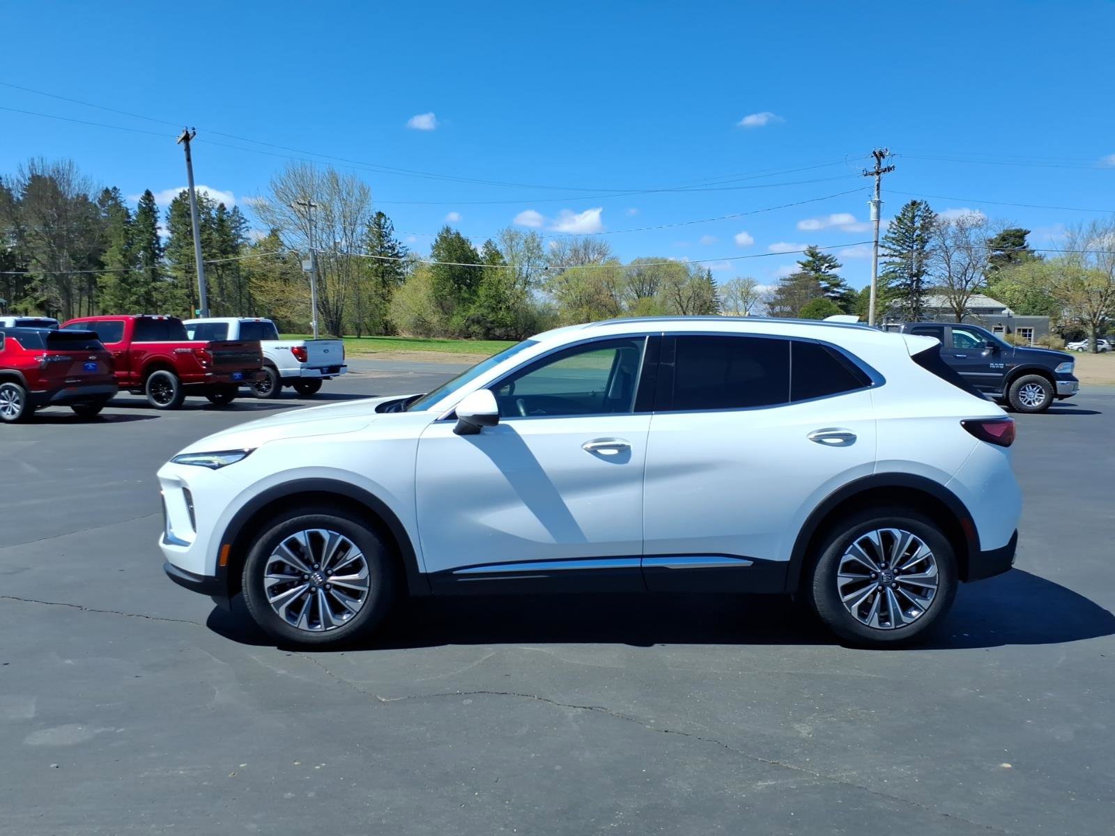 Used 2024 Buick Envision Preferred AWD/4WD image 2
