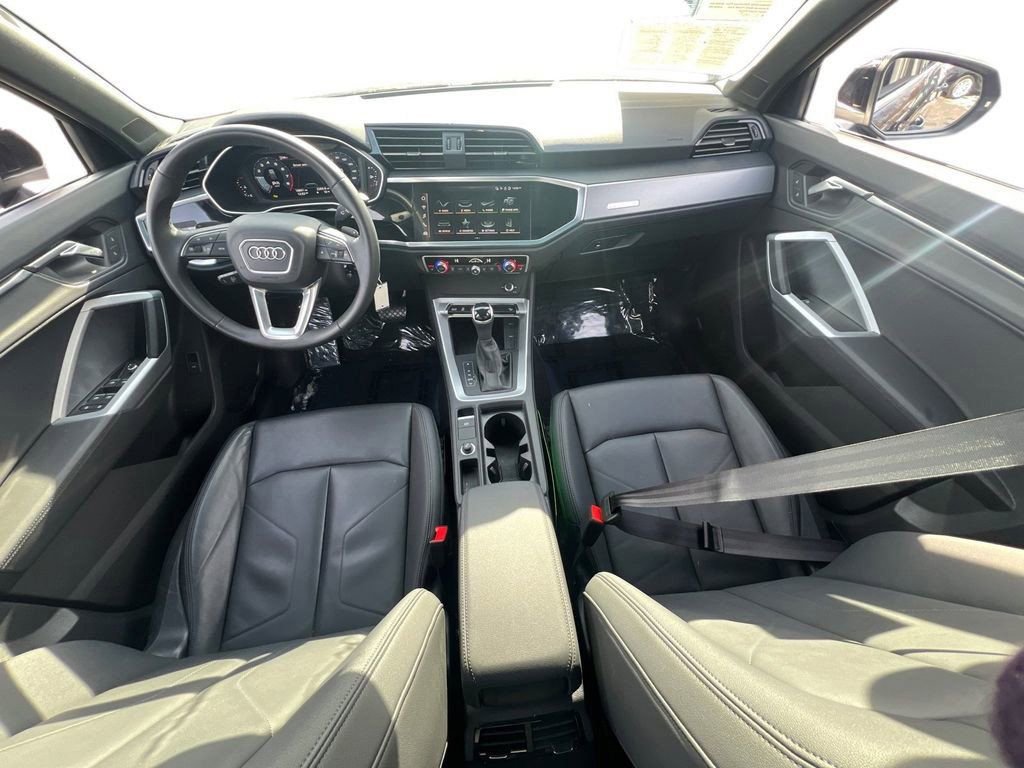 Used 2025 Audi Q3 2.0T Premium image 8