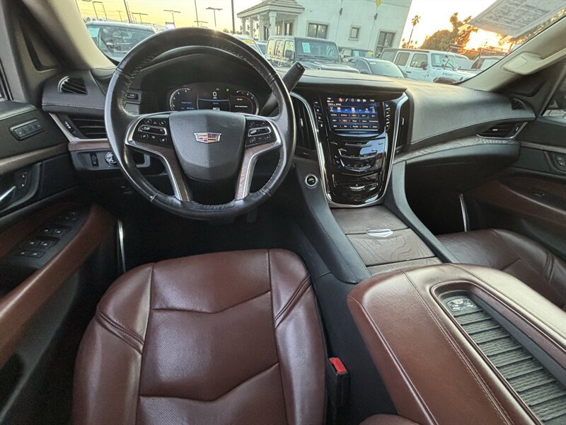 Used 2019 Cadillac Escalade ESV Premium Luxury RWD image 25