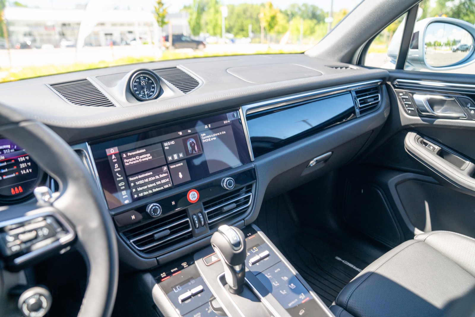 Certified 2026 Porsche Macan AWD/4WD image 15
